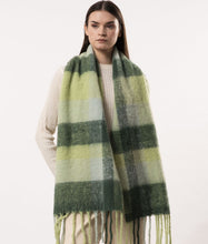 Dlux Lumi Plaid Chunky Wool Scarf Emerald